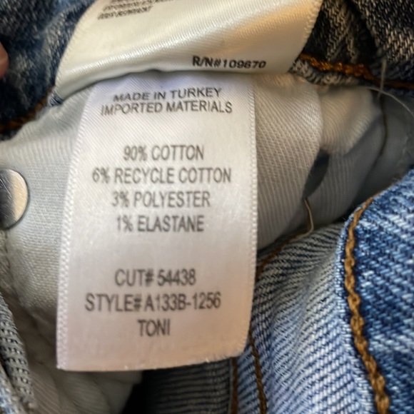 AGOLDE Toni Jeans - Picture 8 of 9